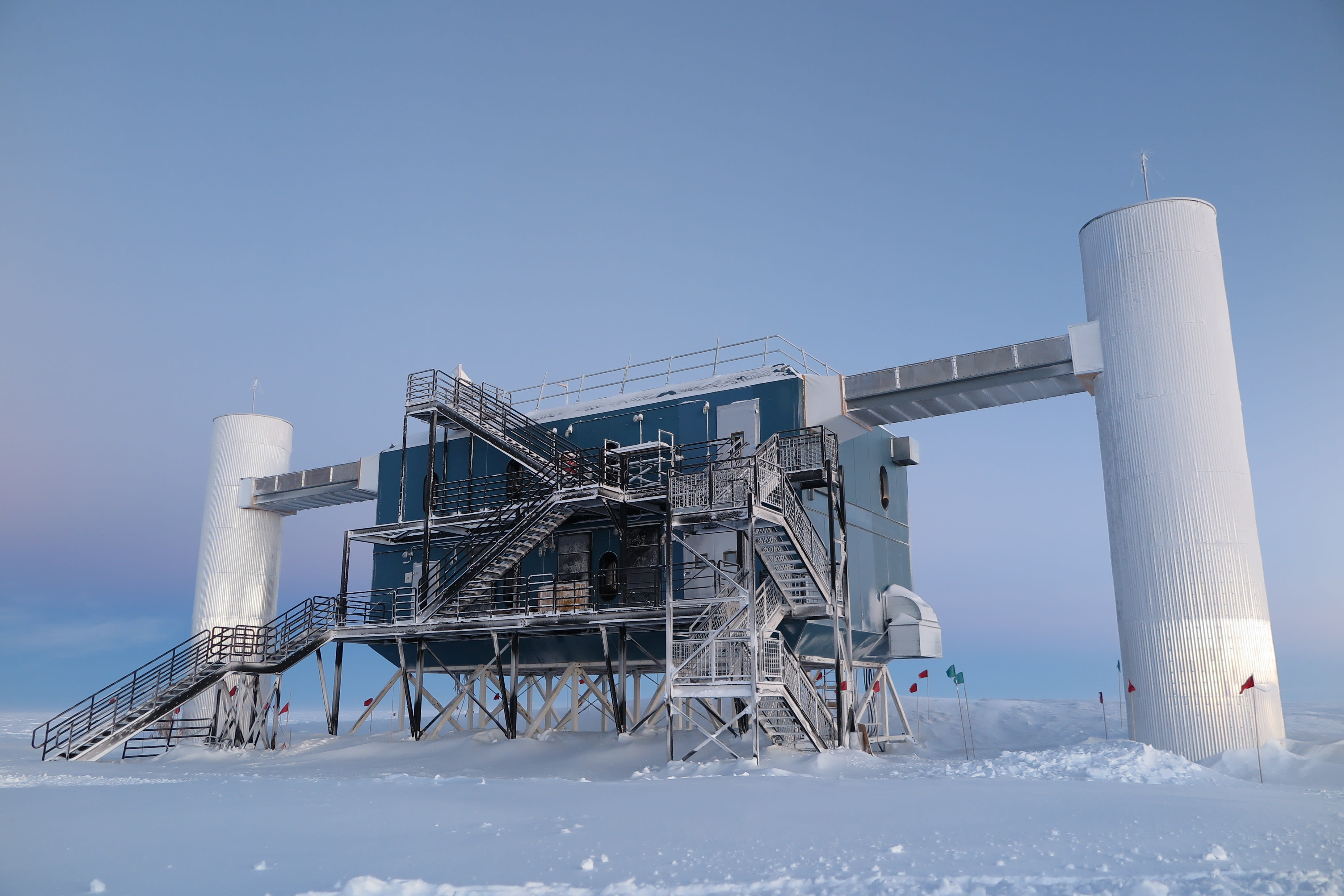 ©F. Pedreros, IceCube/NSF